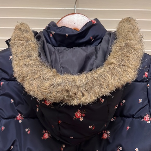 Gap Kids Puffer Jacket in Navy with a Hood - Picture 7 of 16